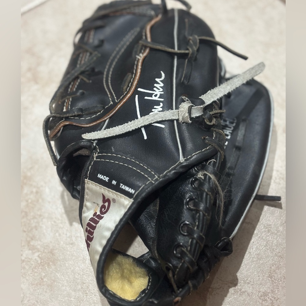 Philadelphia Phillies Baseball Glove Genuine Cowhide Laced Smokey 2606 Tom Herr
